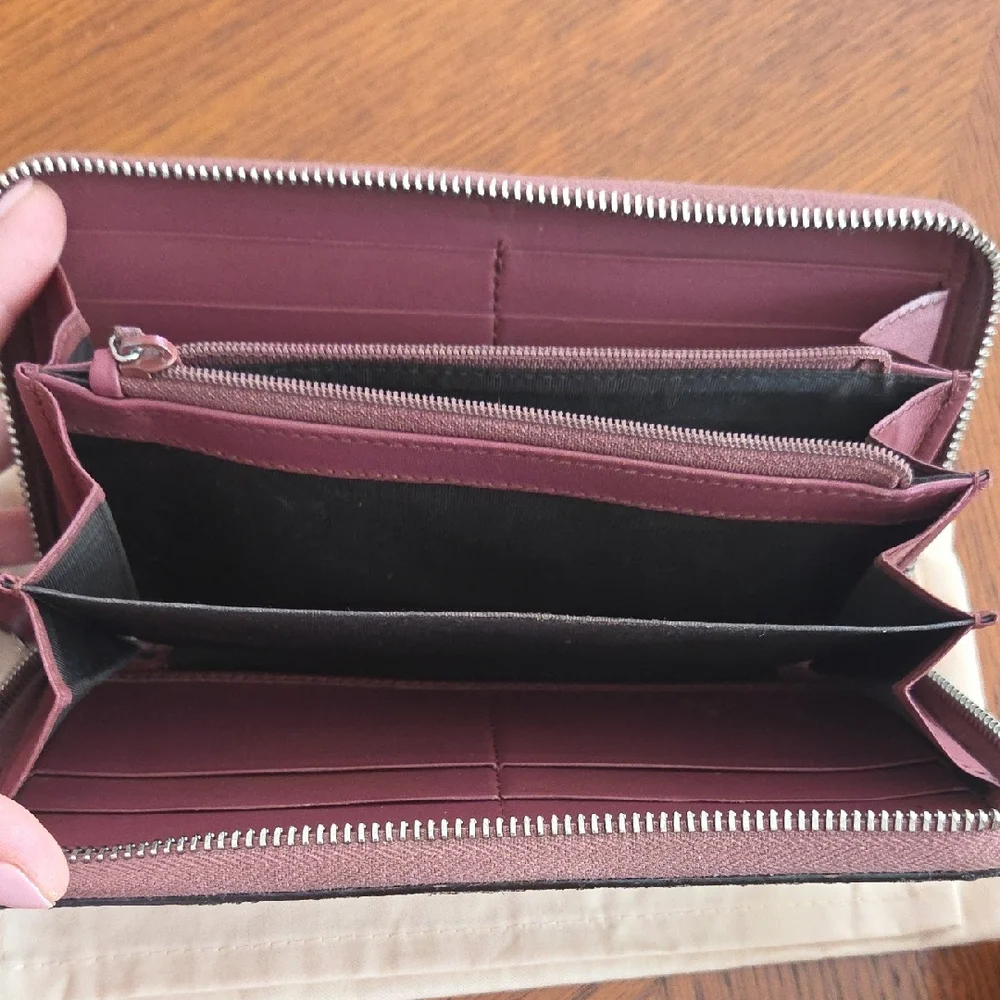 Gucci Floral GG Supreme Zip Around Wallet in Beige with Pink and Green Flowers - Picture 9 of 14